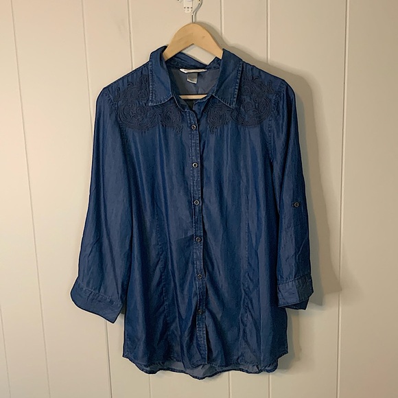 Christopher and Banks Chambray Button Up Size Large - Picture 1 of 6